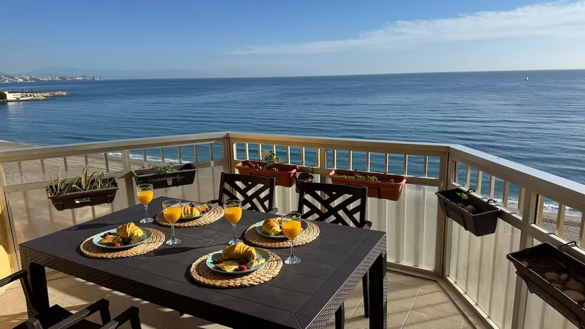 Your Window to the Sea: Unique Views, Design and Relaxation - Image 1
