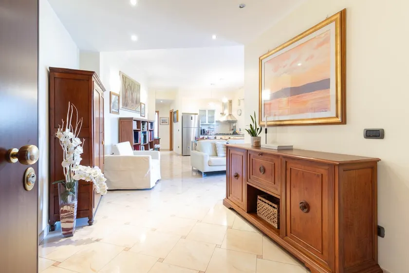 [3 bedroom • Private parking] Center • AC - Image 1