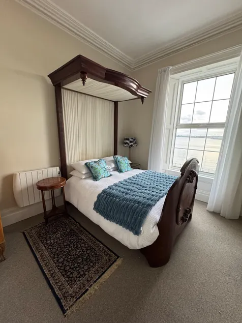 Anns Sea View Suite - Image 1