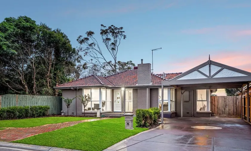 Family Home for 12 in Werribee - Image 1