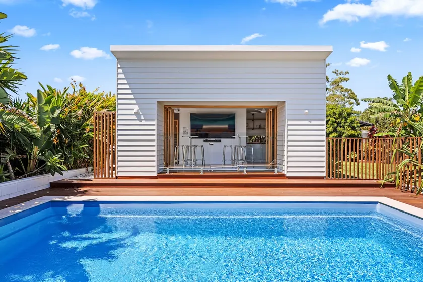 Private Poolside Paradise -PoolBar - Walk to Beach - Image 1