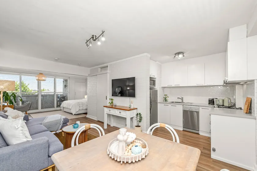Studio apartment with free parking in Fremantle - Image 1