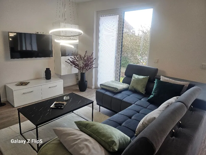 New modern apartment with terrace - Image 1
