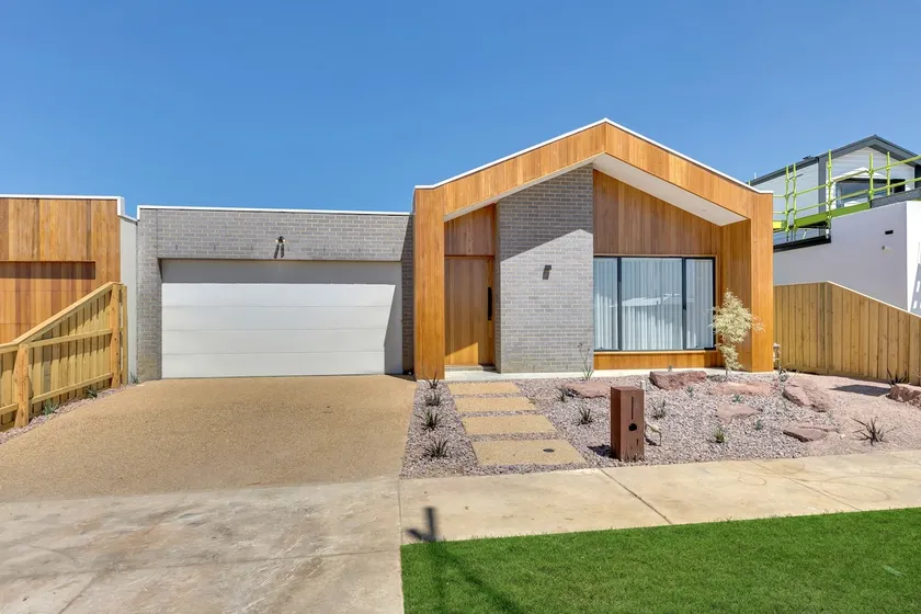 Modern beach house 4 bedroom-12 Sleep - Image 1