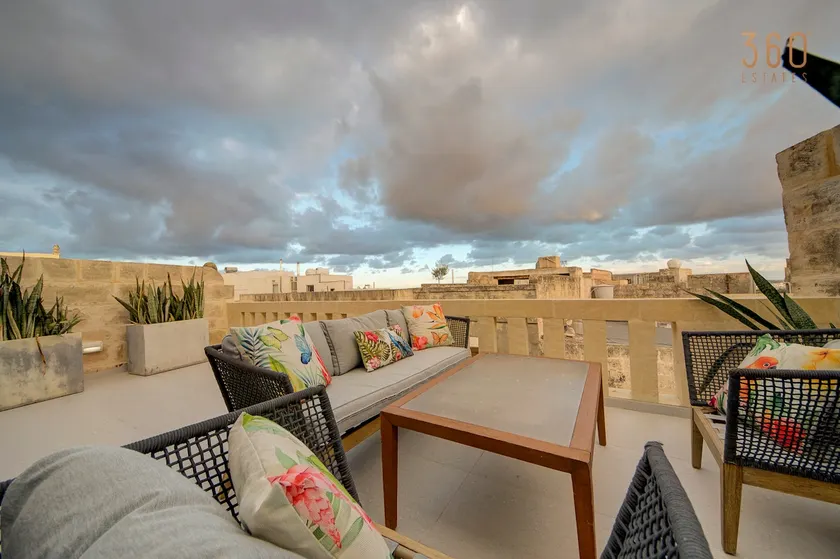 Modern apartment with spacious terrace in Attard - Image 1