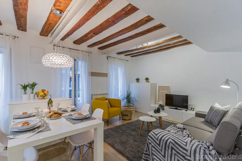 Center Pamplona Apartment UAT00537 - Image 1