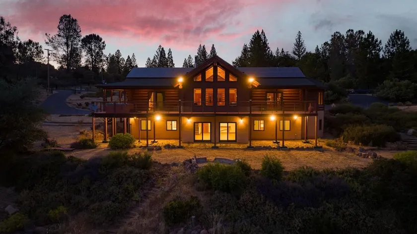 *NEW* Black Horse Lodge - Image 1