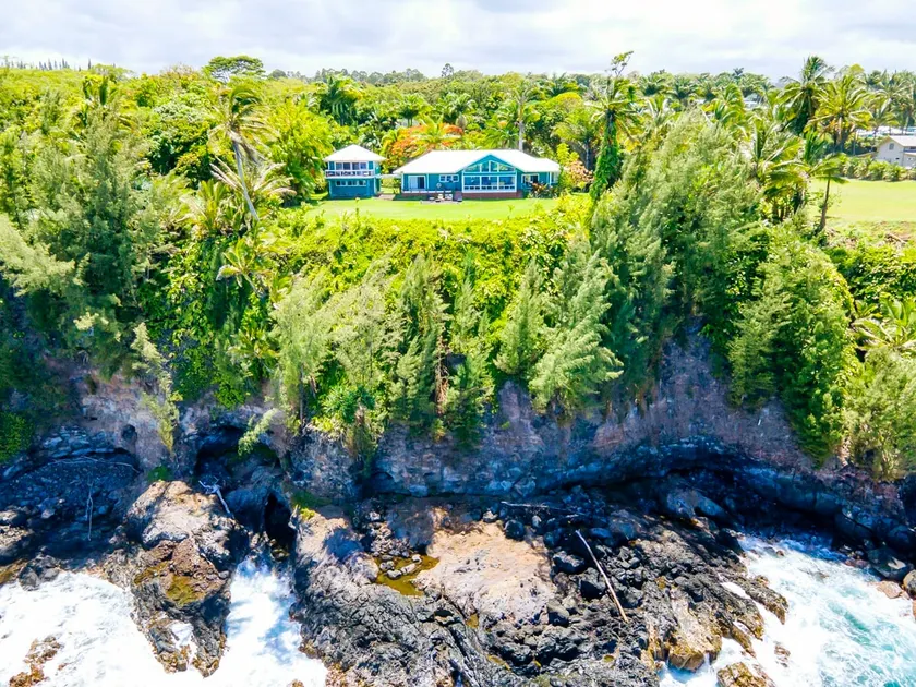 Grand Oceanfront Gated Estate on the Hamakua Coast - Image 1