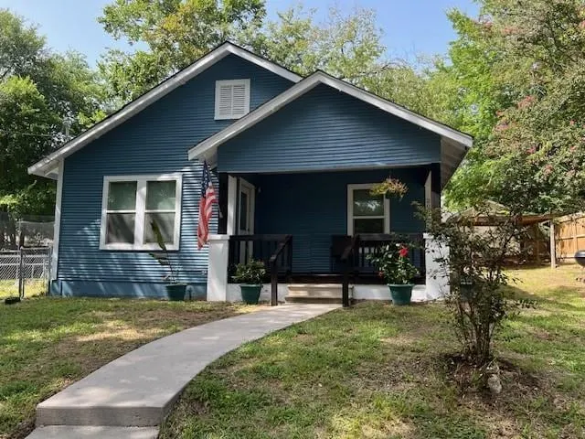 The Blue Moon Bungalow - Image 1