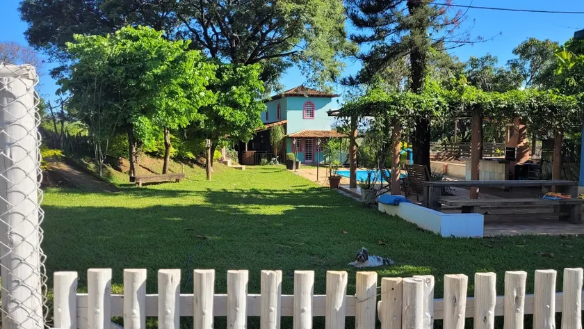 Entire farmhouse for the season - Image 1