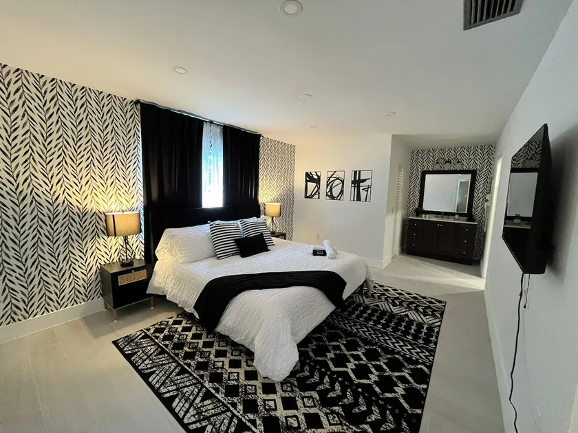 Pool + BBQ • Modern 5BR • Near MIA - Image 1