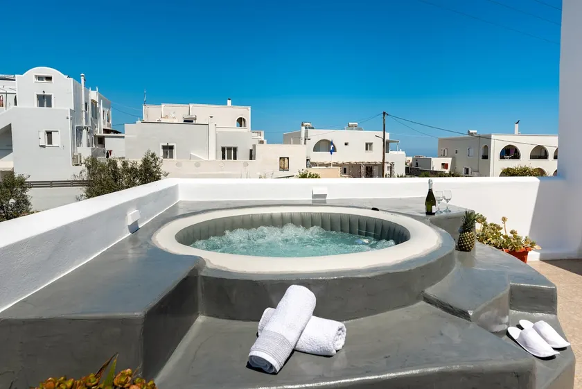 Aerenia Luxury Suites - Image 1