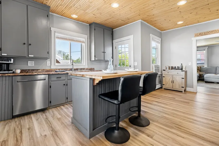 Large 4 BR, Easiest Location! Meredith - Image 1