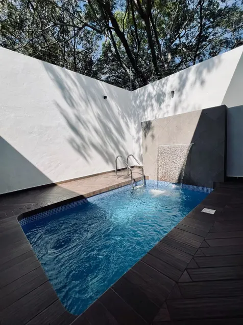 House with a private pool - Image 1