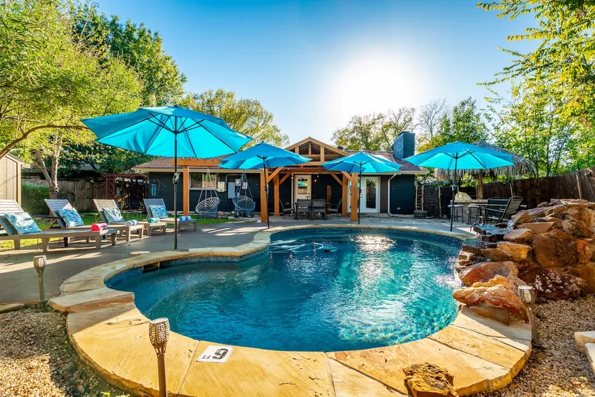 Tropical Pool w/ Tiki Bar, Fire Pit, Swing - Image 1