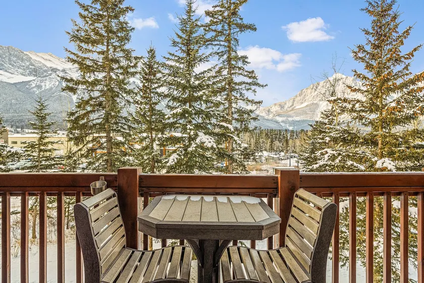 1BR Rocky Mountain Hideaway w/ Hot Tubs, Gym & BBQ - Image 1