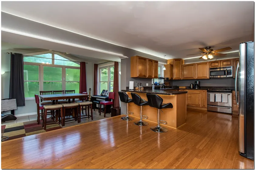 Modern large home near Cleveland - Image 1