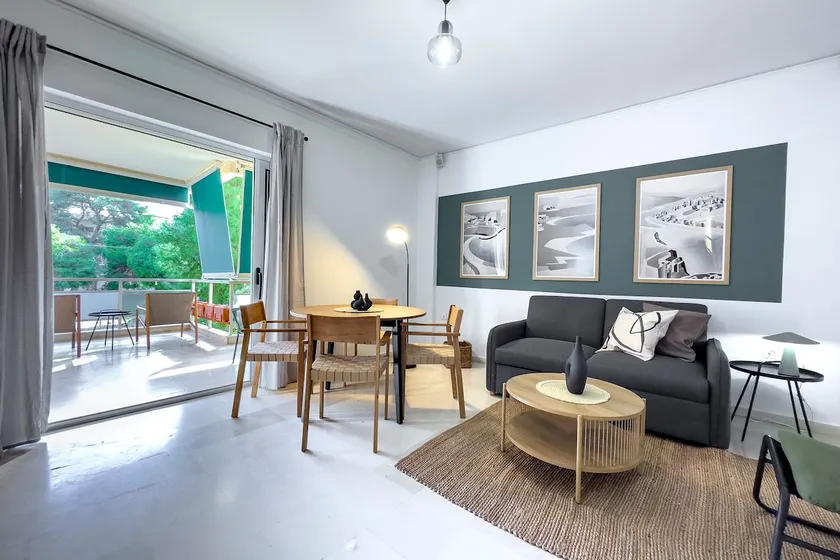 Zen Vouliagmeni Beach Apartment - Image 1