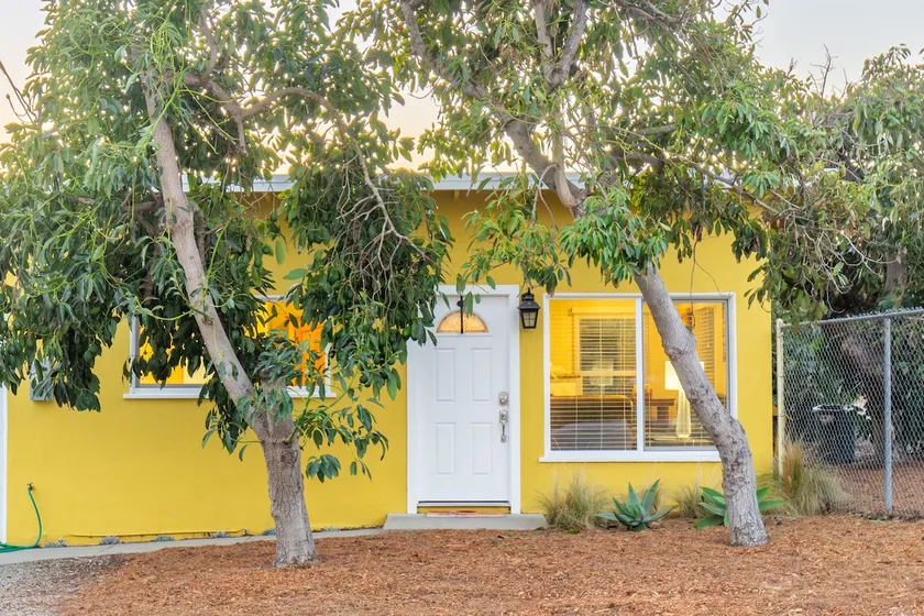 Peace and Privacy at Bungalow among Avocado Trees - Image 1