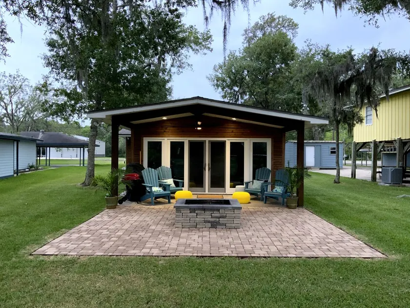 WATERFRONT Retreat on the San Bernard River | Fishing Pier&Boat Slip | Sleeps 12 - Image 1