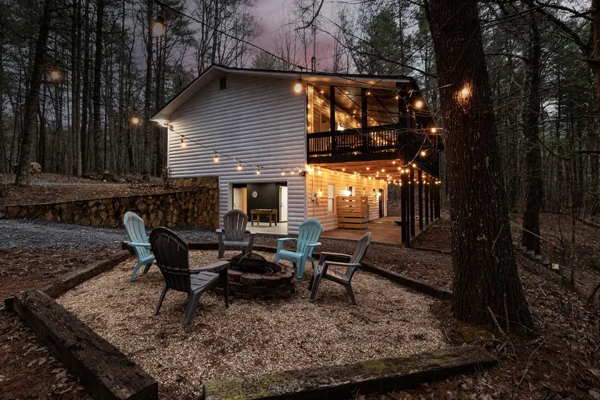 Cozy Cabin With Hot Tub, Grill, Fire Pit & Game Room - Image 1
