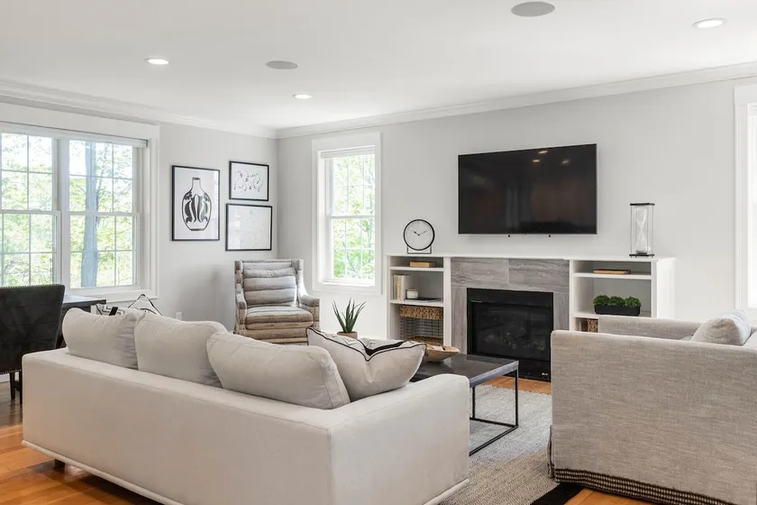 Amazing Andover 3BR w/Roofdeck - Image 1