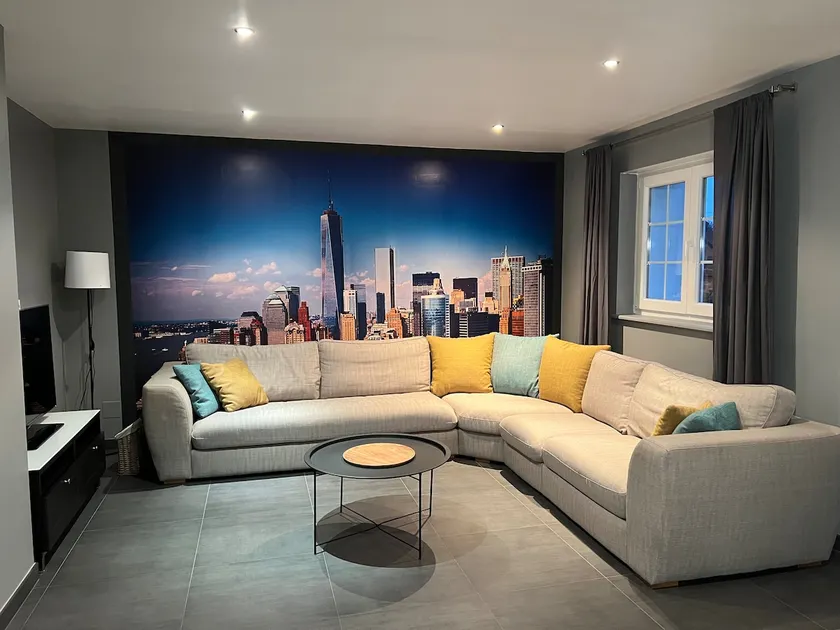 Elegant modern chic house - Image 1