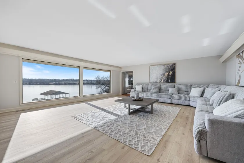 Dreamy 5 bedroom on Private Lake! Big Groups! - Image 1