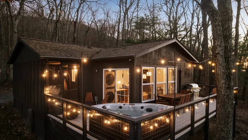 25% Off ~ Hygge mountain retreat w/ stunning views - Image 1