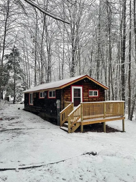 Cozy and Charming Log Cabin - Image 1