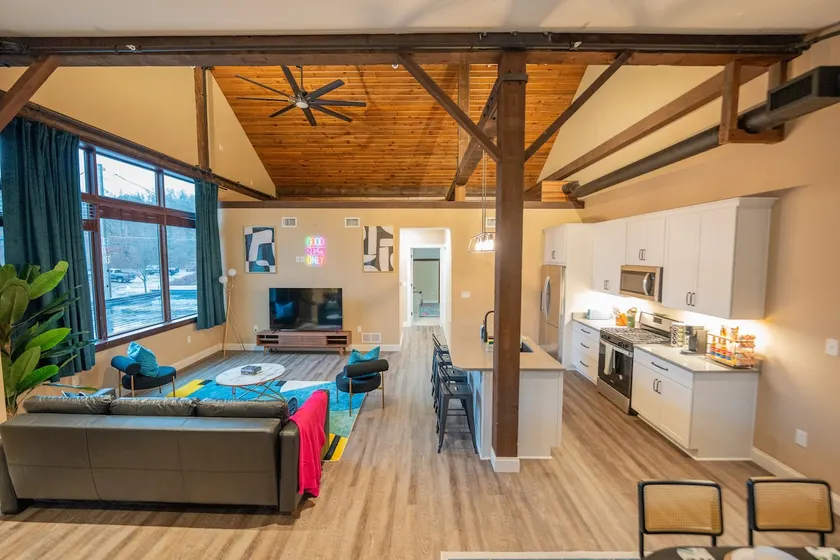 The ModLux Loft | King Bed | Free Parking - Image 1