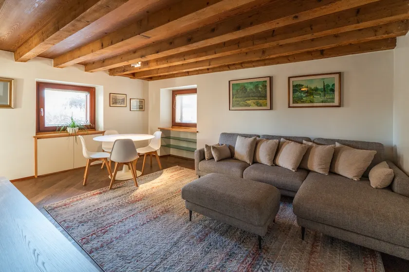 Historic residence, exclusive view of Ponte Pietra - Image 1
