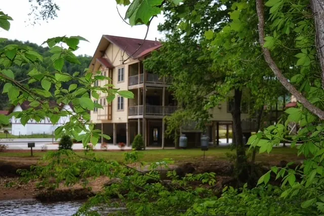 River life, Helen ga - Image 1