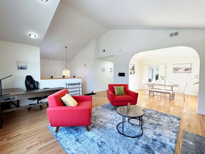 South SF Spacious Entire Unit With 3brs 3bth on 2F - Image 1