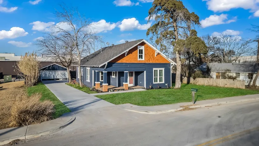 Walk to Downtown Weatherford + Hot Tub | Sleeps 8 - Image 1