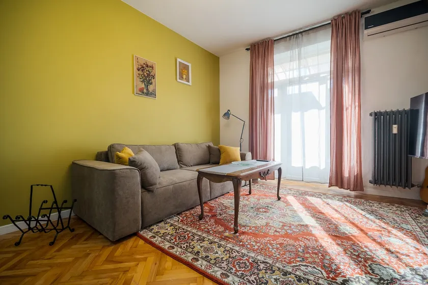 Apartment 15 - Image 1