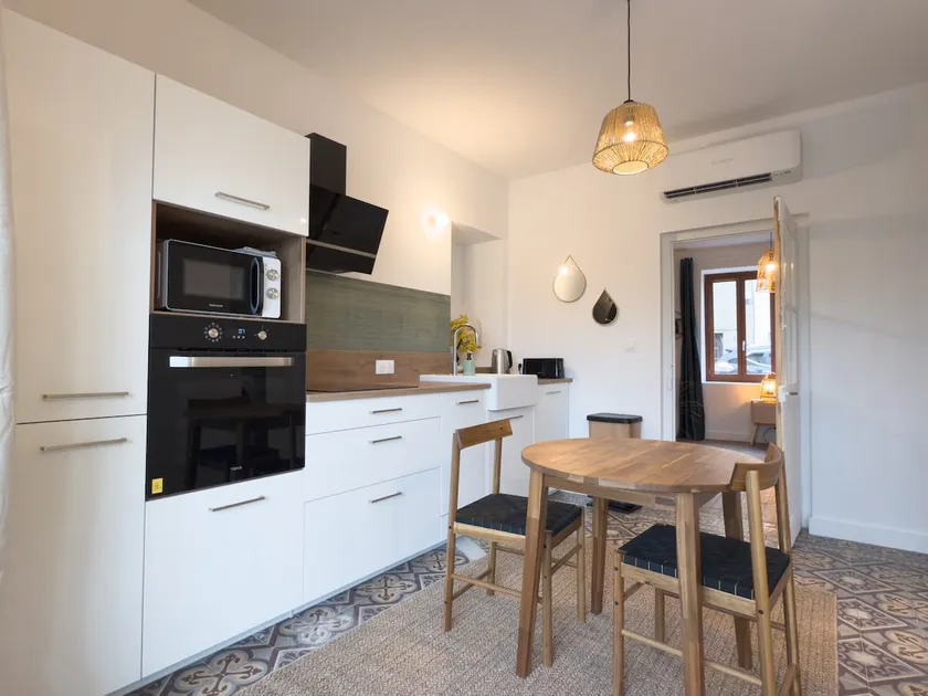 New apartment with private terrace - Image 1