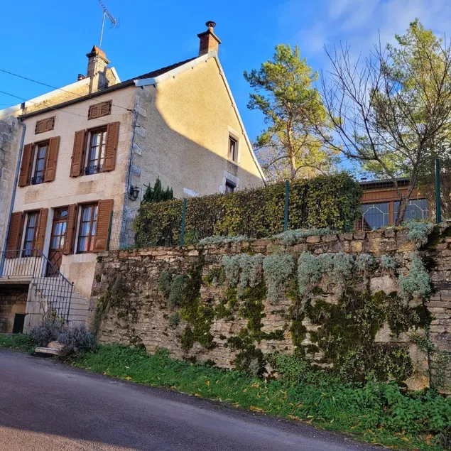 Charming house with terrace - Image 1