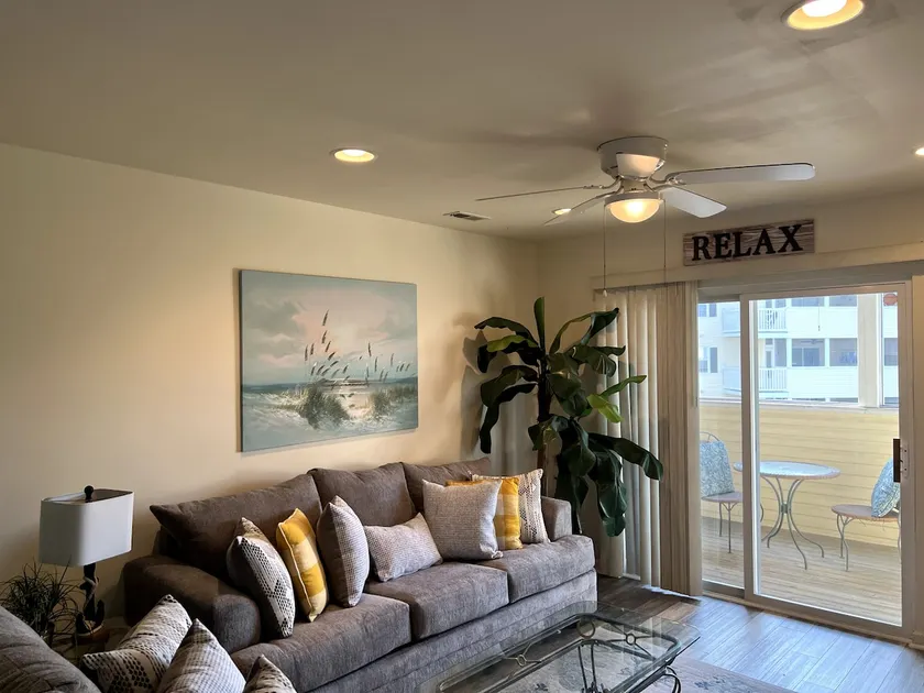 Stylish 2 BR Condo with Pool Access, Near Beach - Image 1