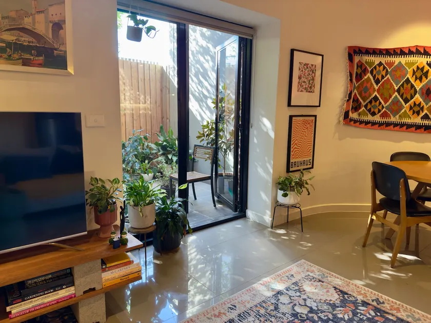 Bright 2br Footscray Apt | Work-Friendly + patio - Image 1