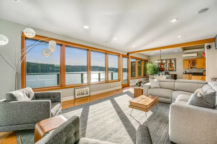 Seaside Serenity 2BR | Amazing Views | Rooftop Bar - Image 1