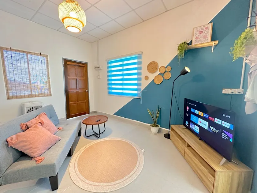 Bamboo Hill Cottage. 2 BR. 5 Beds. Bamboo Hill Cottage. 2 BR. 5 Beds. - Image 1