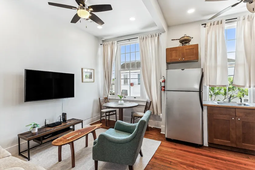 Smart 2BR Overlooking Freret w/Roof Deck & Parking - Image 1