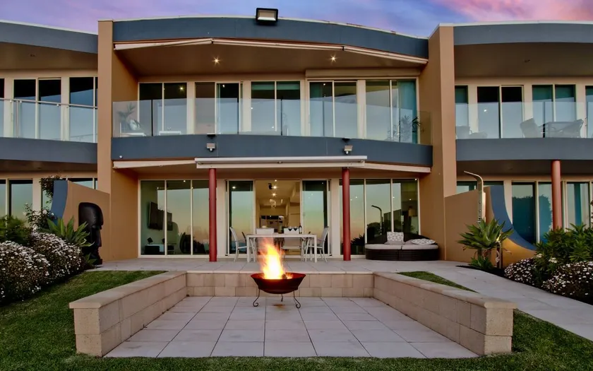 Oceanfront Oasis - Image 1