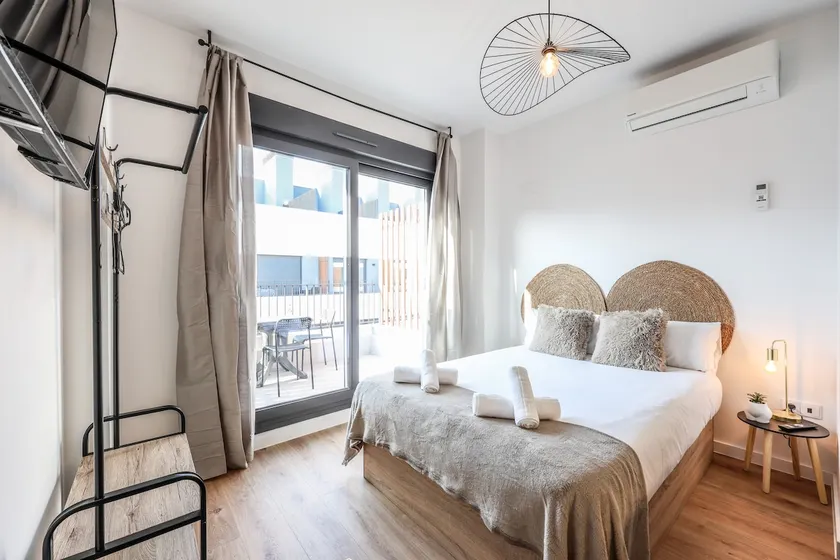 Elegant Studio with Private Terrace by RentitUP - Image 1