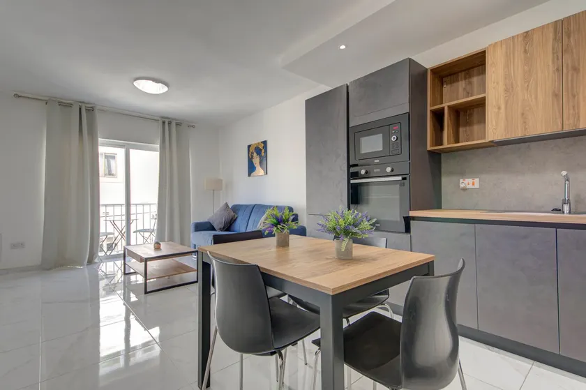 Central Fully Equipped One Bedroom Apartment in St Julians - Image 1