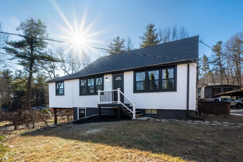 Beautiful Home, Great Location - Image 1