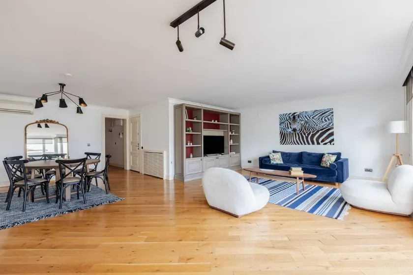 Luxury Modern 3Bed25Bath Central Bright Pad #375 - Image 1