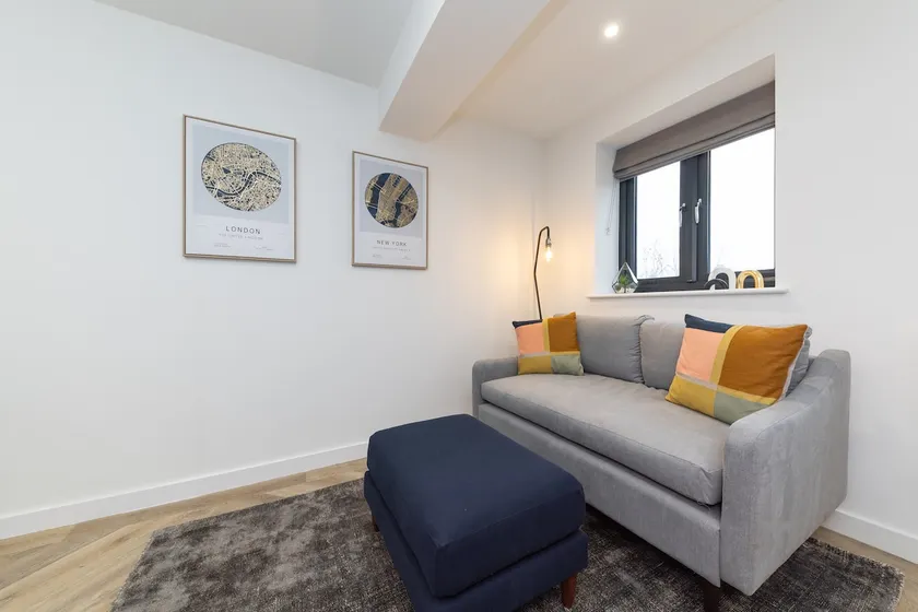Flat in Royston Town Centre - Image 1