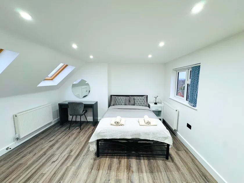 Stylish apt near Birmingham - Image 1